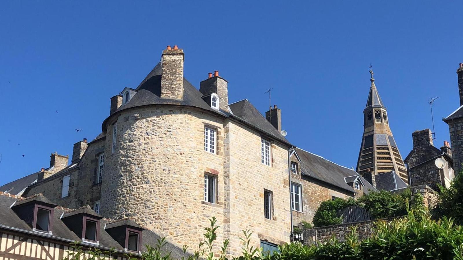 La Maison Sur Les Remparts Domfront  Esterno foto